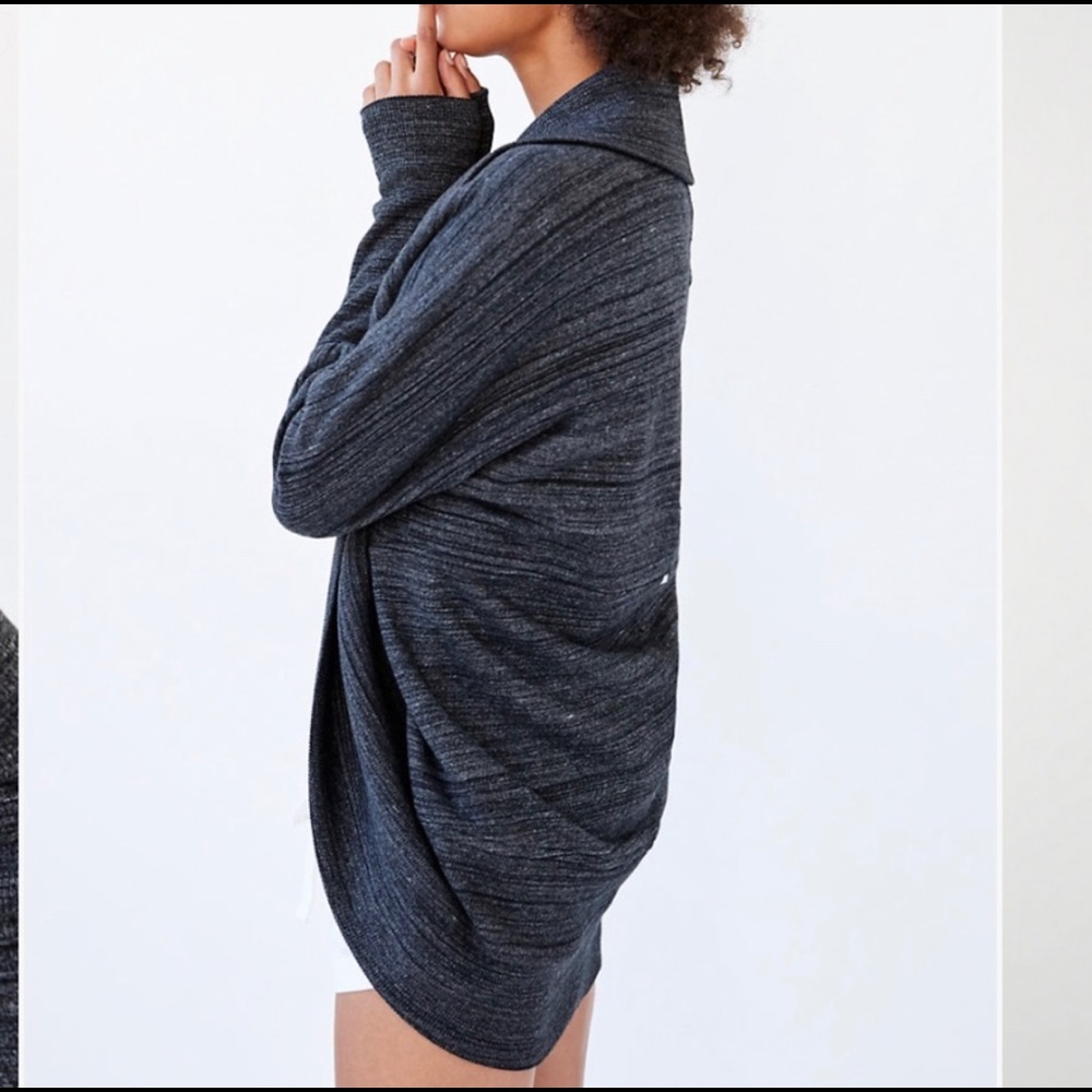 ❌SOLD❌ ✨8X HP✨ Aritzia Wilfred Diderot gray cardigan - Picture 2 of 10